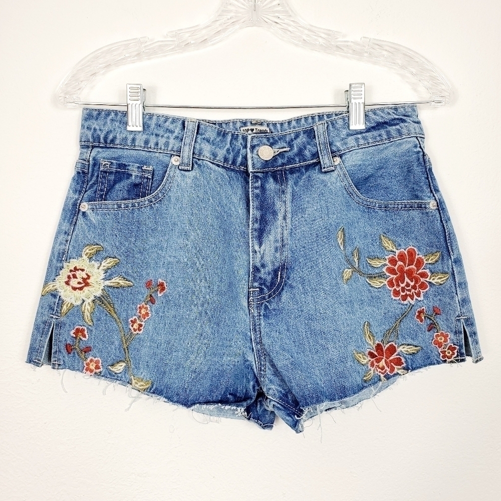 TOP TRENDS 5 POCKET EMBROIDERED DENIM SHORTS